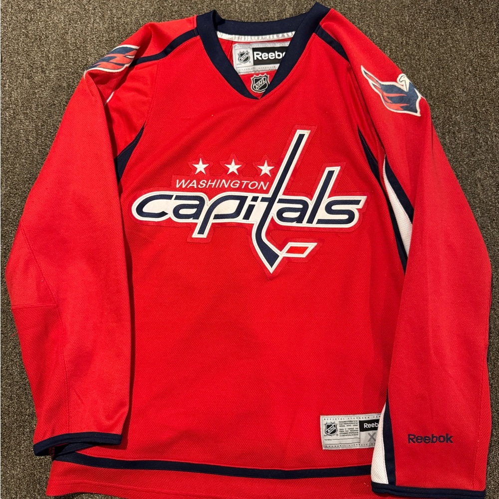 Washington Capitals Men’s XL REEBOK Jersey.